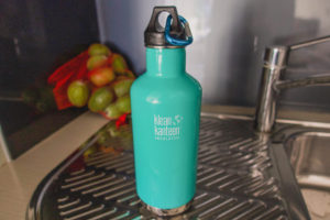 using a reusable water bottle for travel