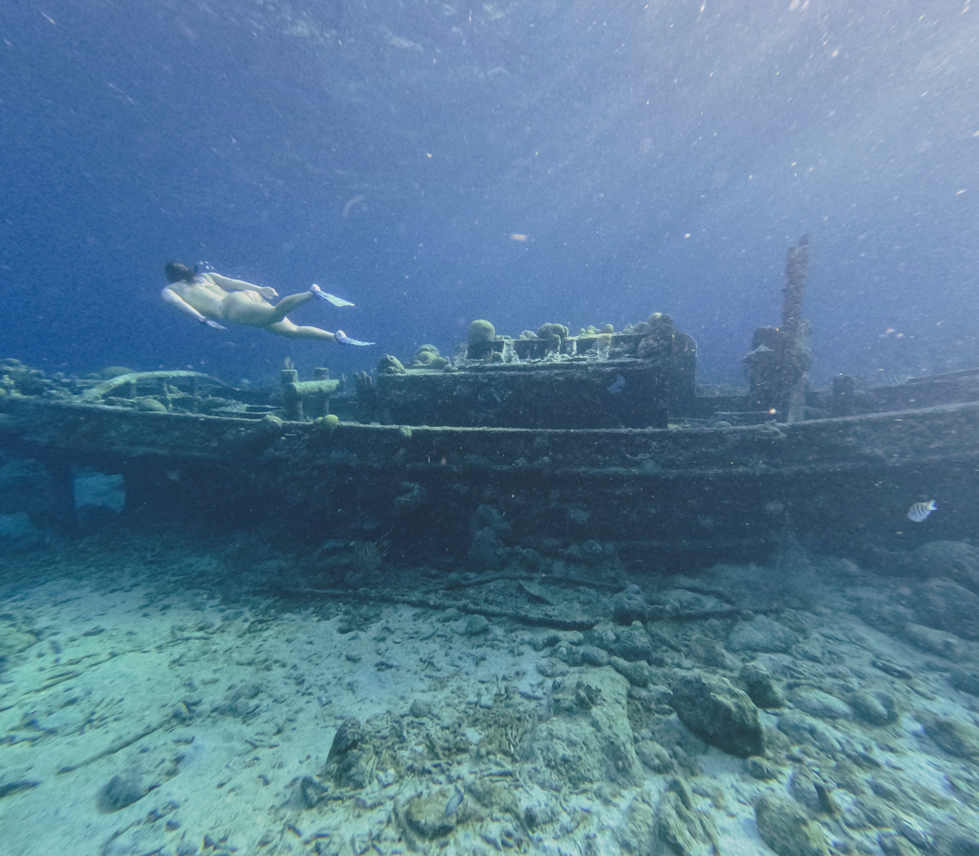 Snorkel to the tugboat wreck in Curacao
